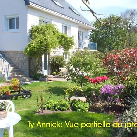 Ty Annick * Névez